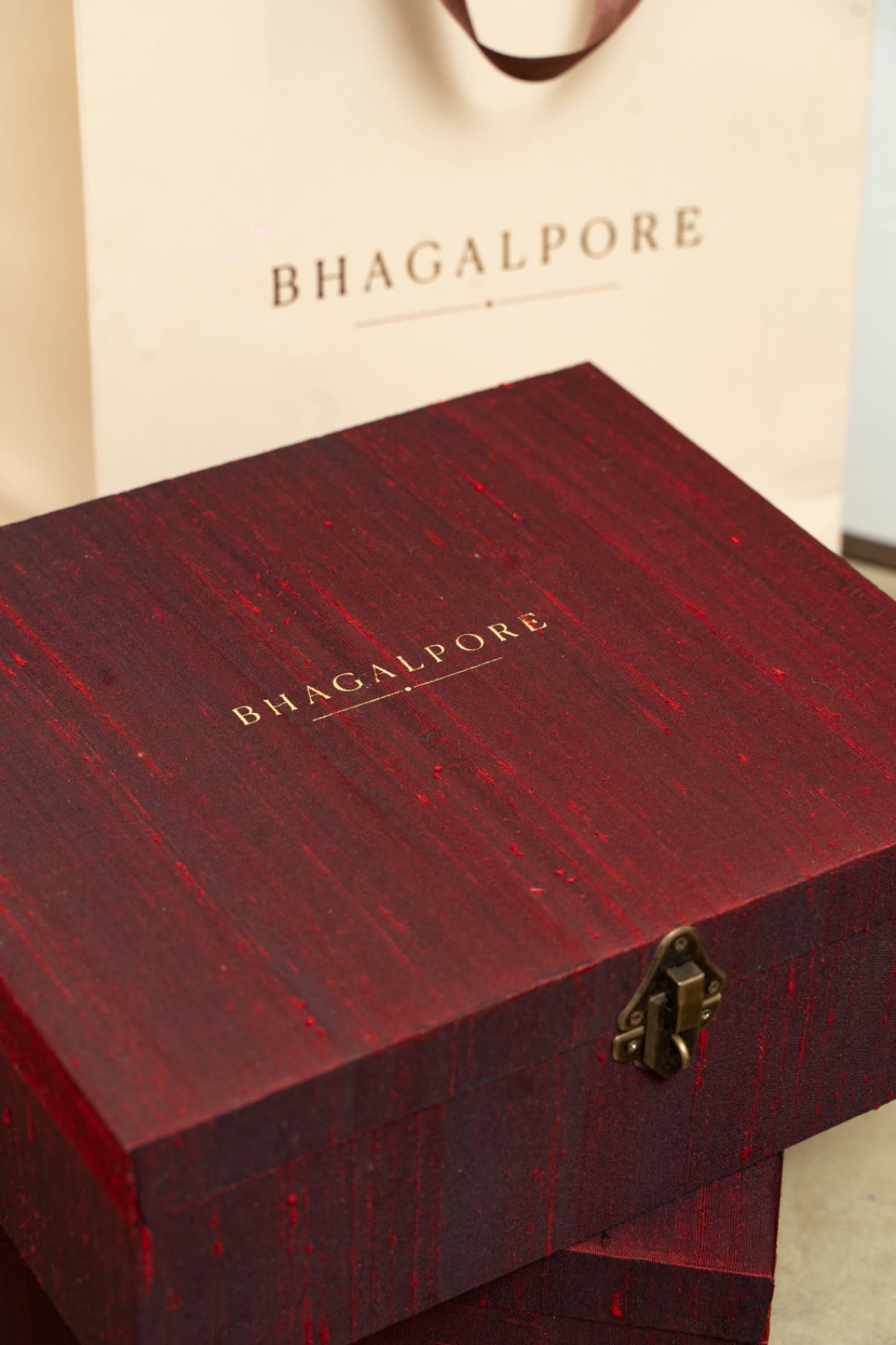 The BHAGALPORE silk box and carry bag
